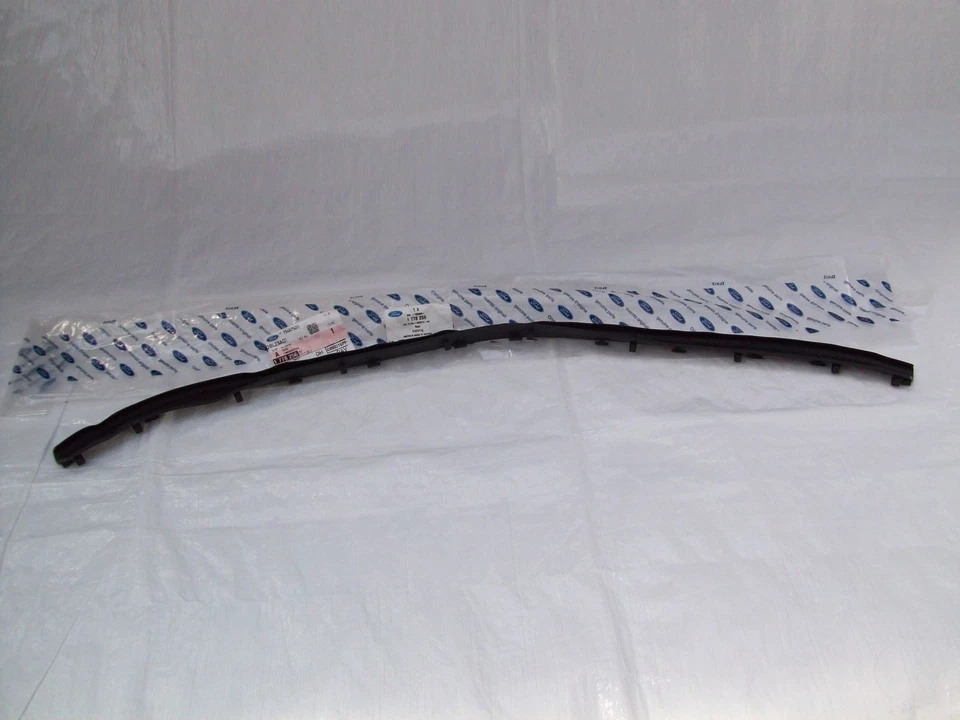 Rejilla del radiador Ford Fiesta MK7 sello envolvente goma negra genuina 2013 en adelante Foto 2 de 4