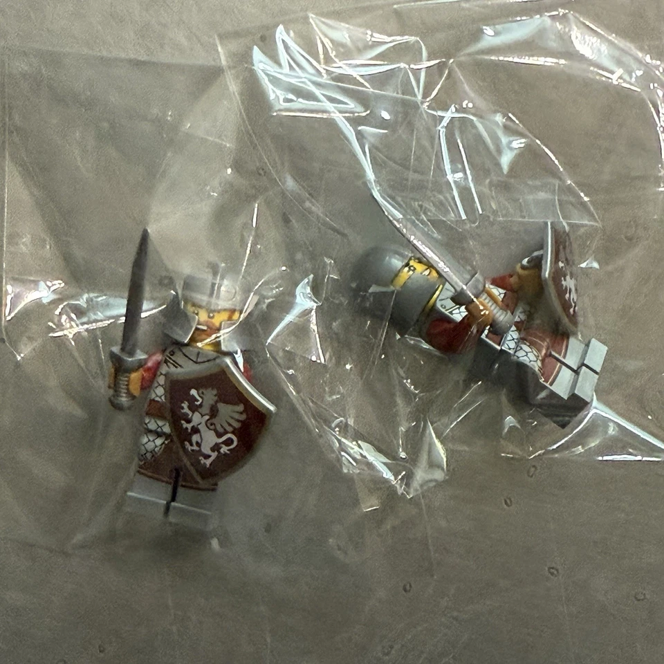 LEGO vending machine 21358 minifigures batch Lot 12 And Extra Accessories Parts - Image 3 of 4