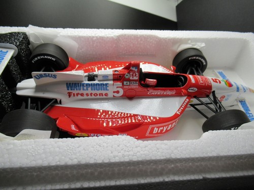 1996 ARIE LUYENDYK REYNARD COSWORTH 4 GIRI RECORD 1:18 INDY 500 REPLICA R18063 - Foto 6 di 15