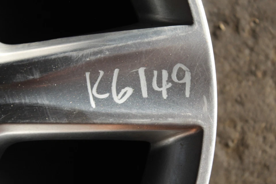 Llanta Jaguar XE 2017 original de fábrica 18x7,5" K6149 Foto 2 de 4