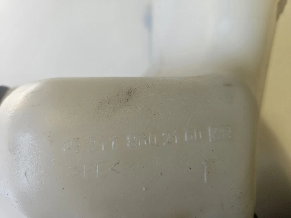 03-09 MERCEDES-BENZ E500 TANQUE LAVADORA PARABRISAS OEM #A2118602160 Foto 3 de 3