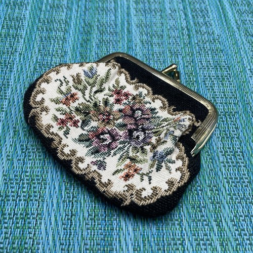Vtg Coin Purse Kiss Lock Embroidered Look Tapestry Change Pouch Black Hong Kong - Picture 8 of 9