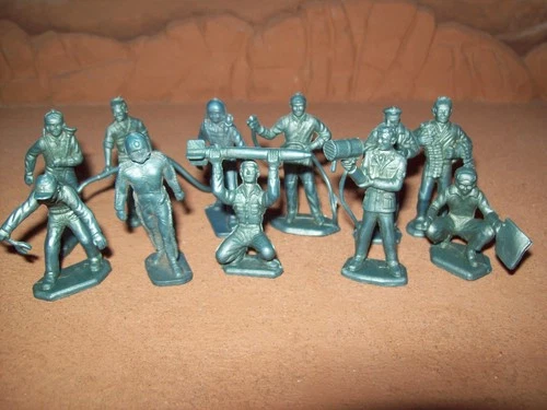 Lot of eleven  original vintage Marx Training  Camp playsets U. S Airforce