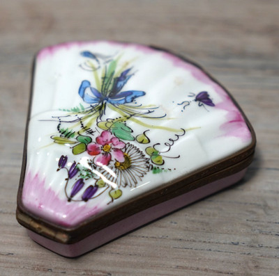 Peint Mein Limoges Fan shaped hand painted trinket box Pink Floral