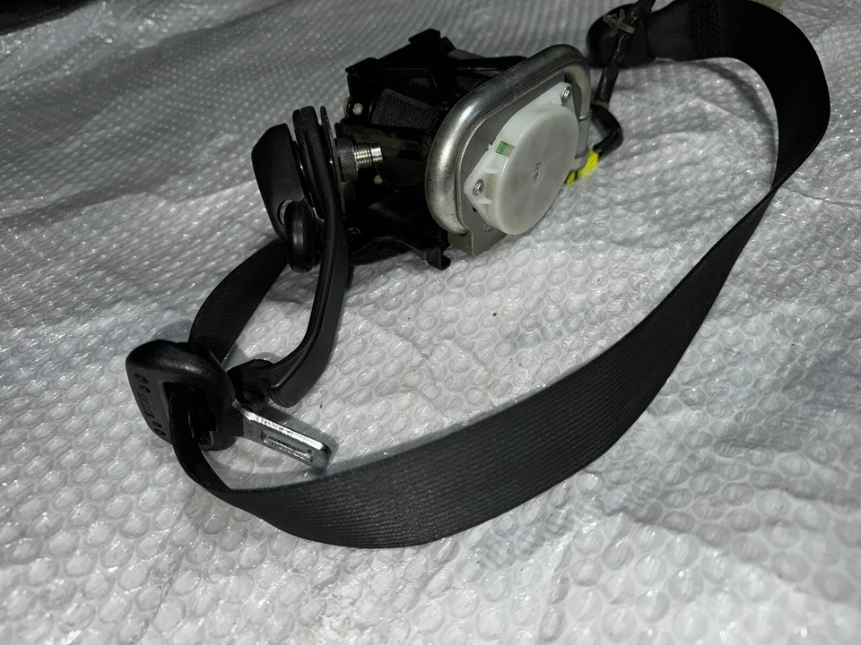 2007-2009 NISSAN 350Z FRONT LEFT Driver SIDE BLACK SEAT BELT OEM - Image 2 of 4