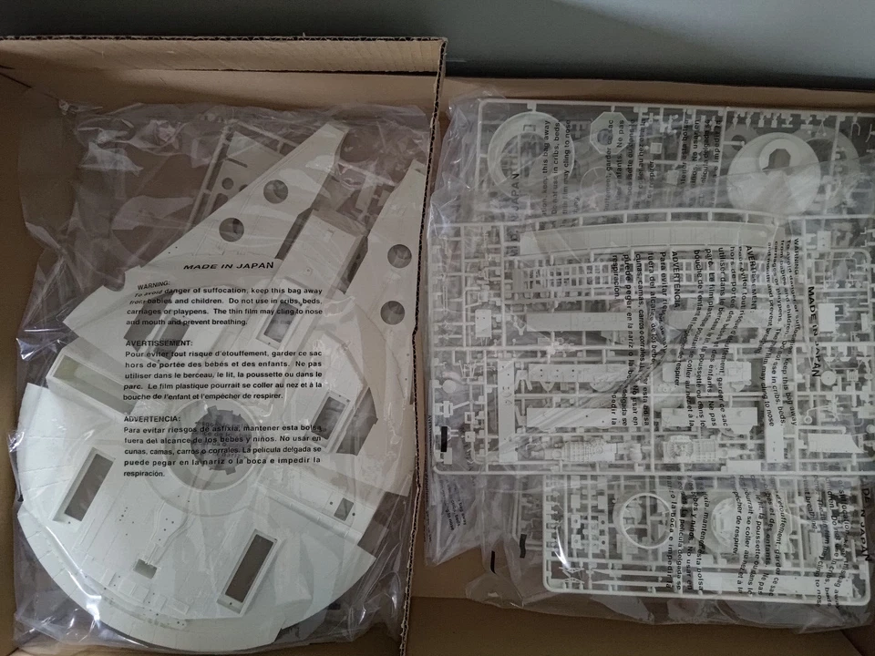 Star Wars Millennium Falcon Revell 1/72 Master series nuovo (new) - Immagine 3 di 4
