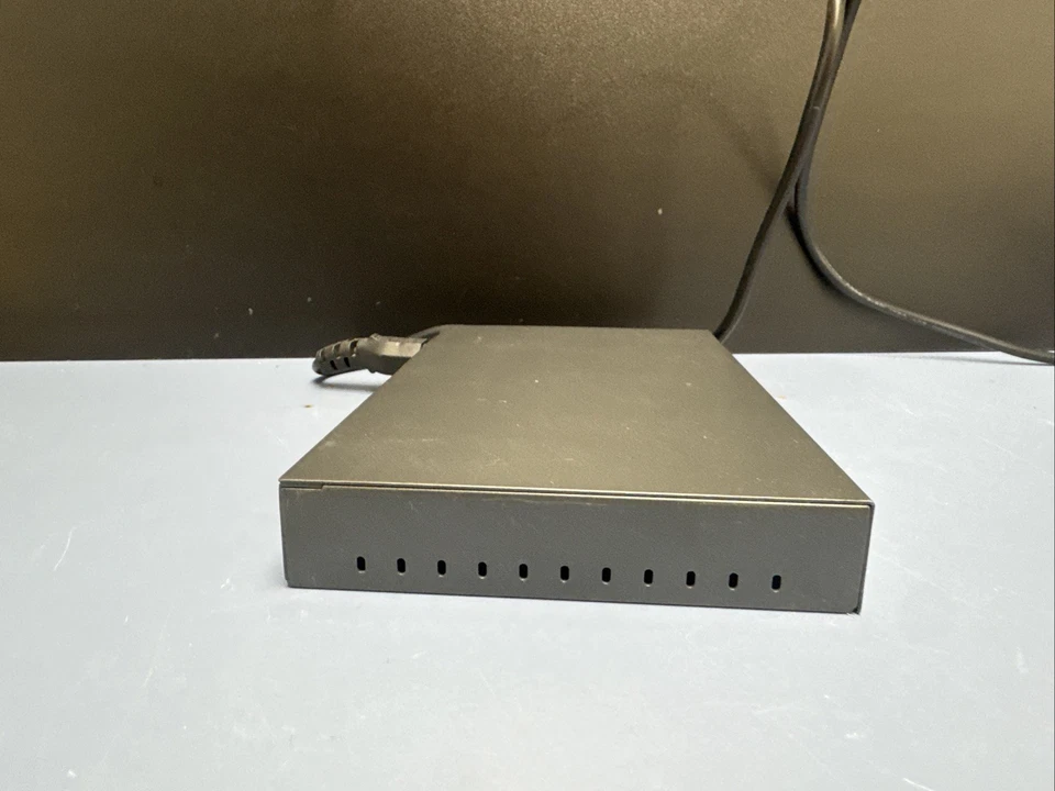 TP-LINK SafeStream Gigabit Broadband Wired VPN Router (TL-R600VPN) - Image 3 of 4