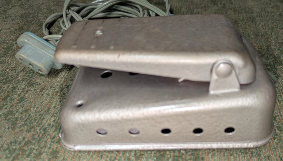 Винтажная электрическая швейная машинка Mercury 701 колено 702 фута педаль контроллера США - Изображение 4 из 4