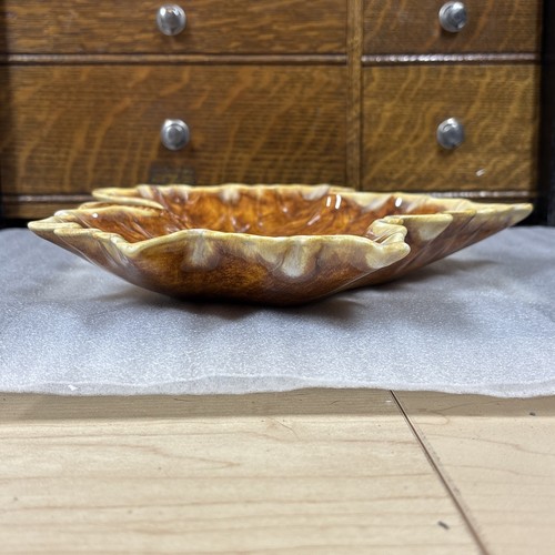 Vintage Ceramic Art Pottery Maple Leaf Shaped Serving Dish 8' x 7" x 1.5" - Picture 5 of 7
