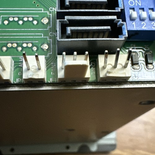 Chenbro 80H102209-010 4X Port SAS/SATA Backplane + Cage Untested. - Afbeelding 6 van 7