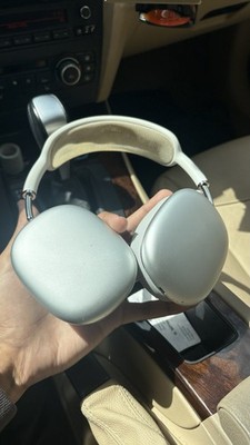 Silver Apple AirPod Maxes. Great condition. Cover case included. 