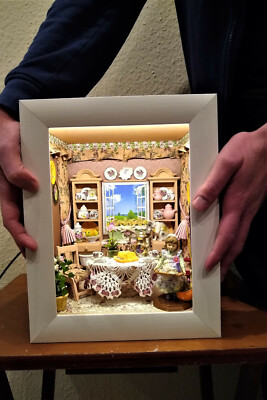 Book Nook Shelf Insert Zum Muttertag Dollhouse mit LED Miniatur 1/12 scale OOAK