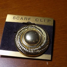 WOMENS Dress ROUND GOLD Tone Decorative SCARF CLIP/JEWELRY (135)
