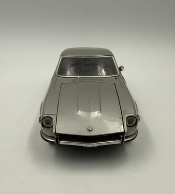 Sun Star 1972 Datsun 240Z Silver 1:18 Scale (Missing Side Mirror