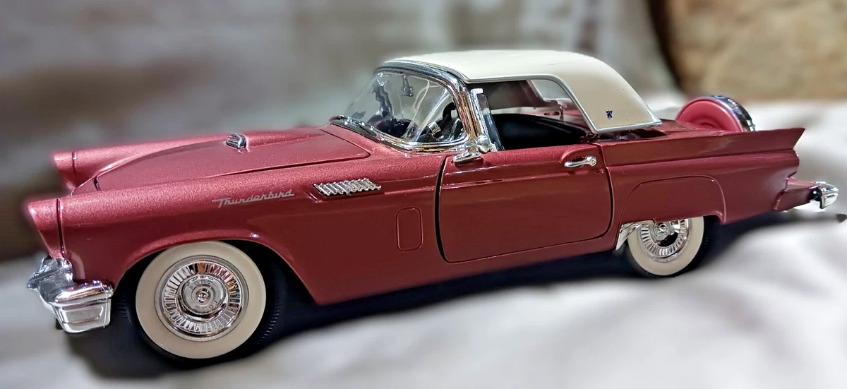 Road Signature Ford Thunderbird Contemporary Manufacture Diecast