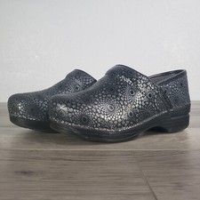 Dansko Pro XP Women's Size 36 US 6 Clogs Medallion Embossed Leather Black