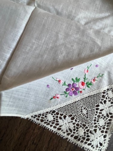 Set Of 2 Handkerchief White Linen Lace Irish cottage embroidery Hanky - Picture 10 of 10