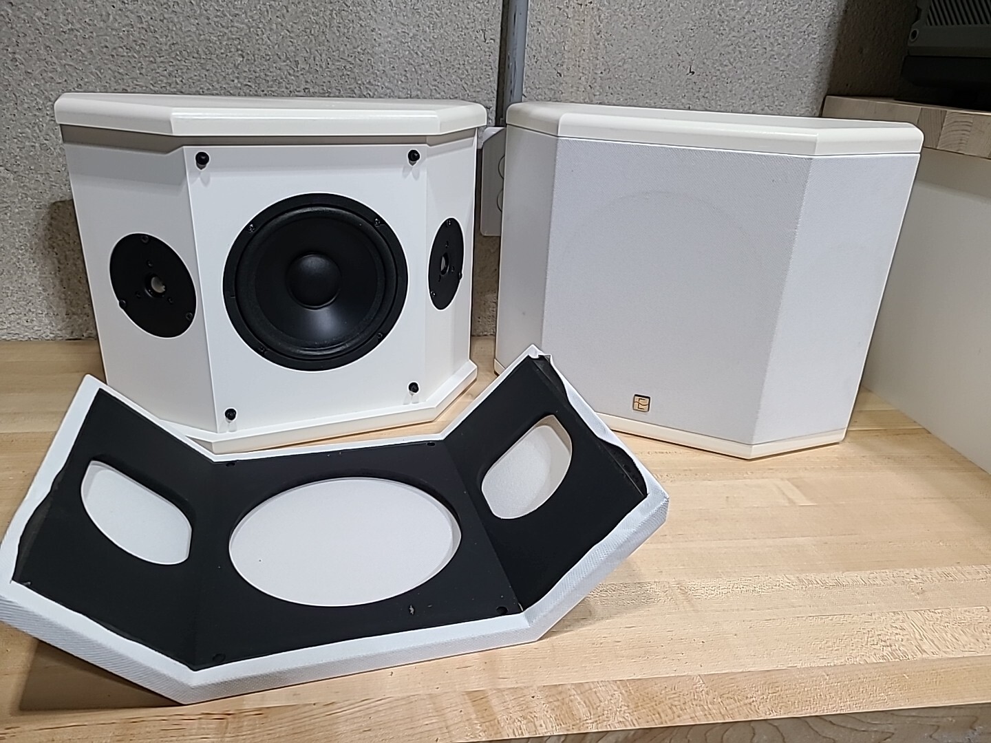 Rare White EOSONE RSR 350 Surround Sound Stereo Speaker Pair Right Left