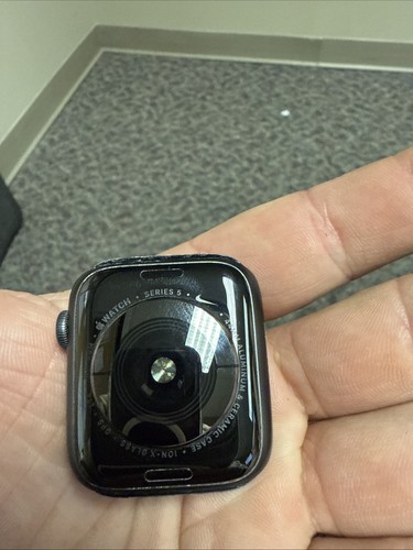Apple Watch Series 5 44mm Space Gray Aluminum Case - Photo 2 sur 6
