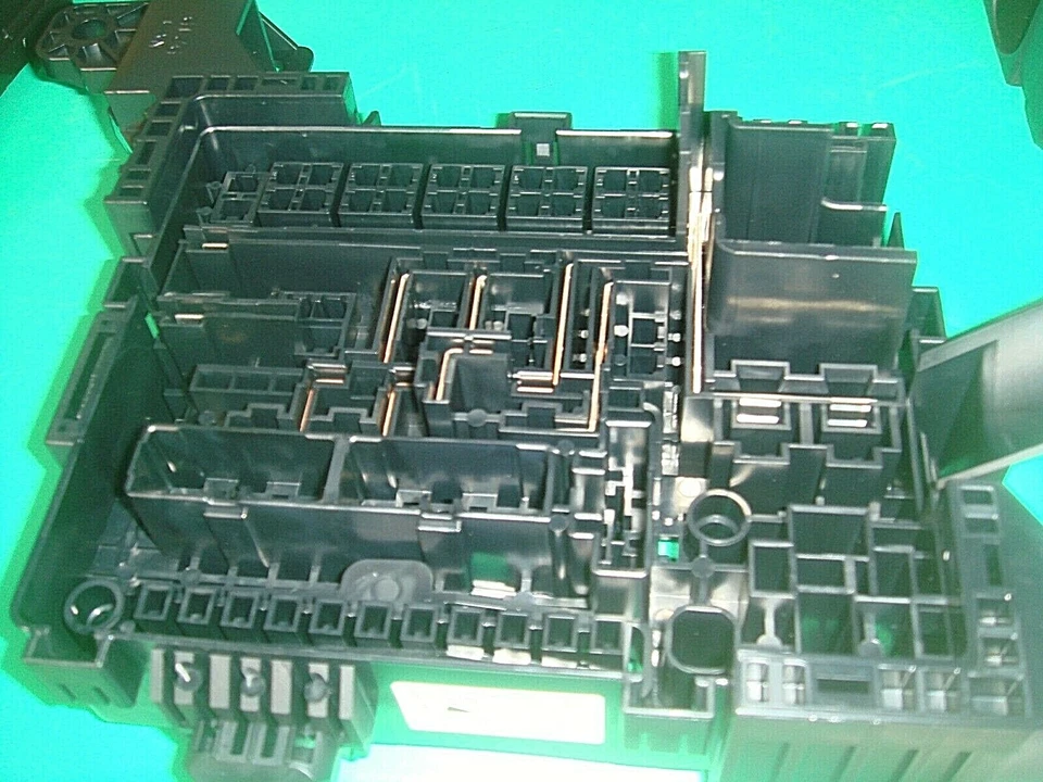 Chrysler Power Distribution Center Relay Box MR588530 Fits Sebring Stratus  D4 - Image 3 of 4