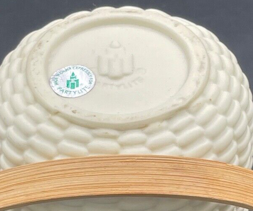 Vtg PartyLite Cream Bisque Porcelain Woven Basket with Handle and Shell on Lid - Picture 10 of 10