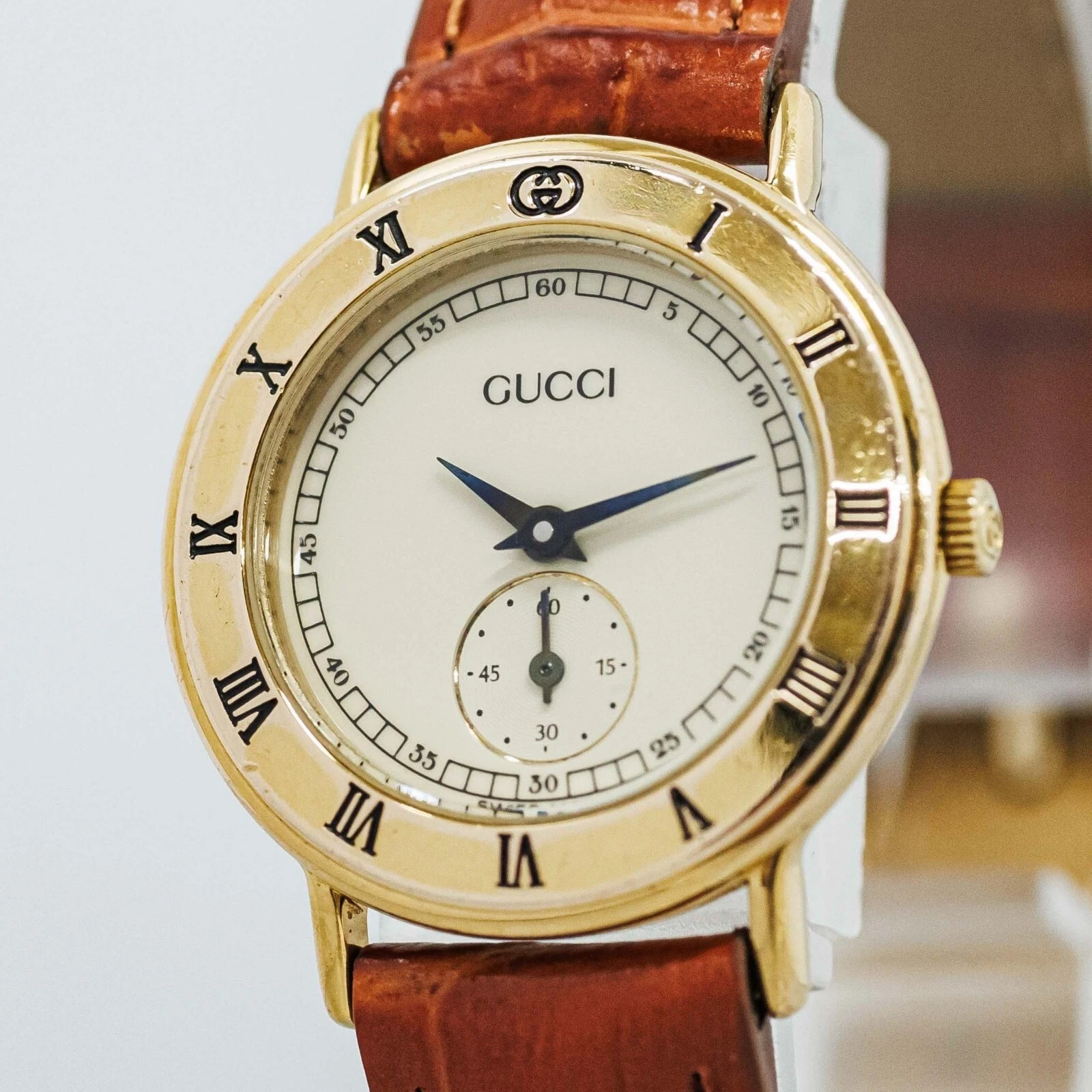 Vintage GUCCI 3000,2,L Quartz Petite seconde Or Romaine 25mm Femme avec Ceinture Véritable