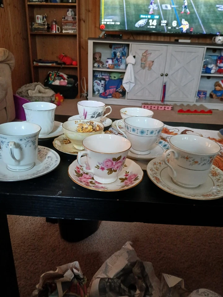 Juegos de 8 tazas de té/platillo a juego varios Diseños florales hueso fino China Inglaterra Foto 2 de 2