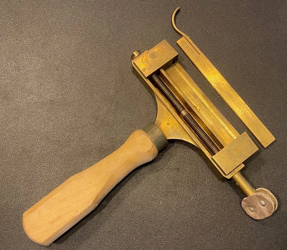 Handschriftkasten Handvergolden Flachkegel / Hochkegel Letternhalter Buchbinder!