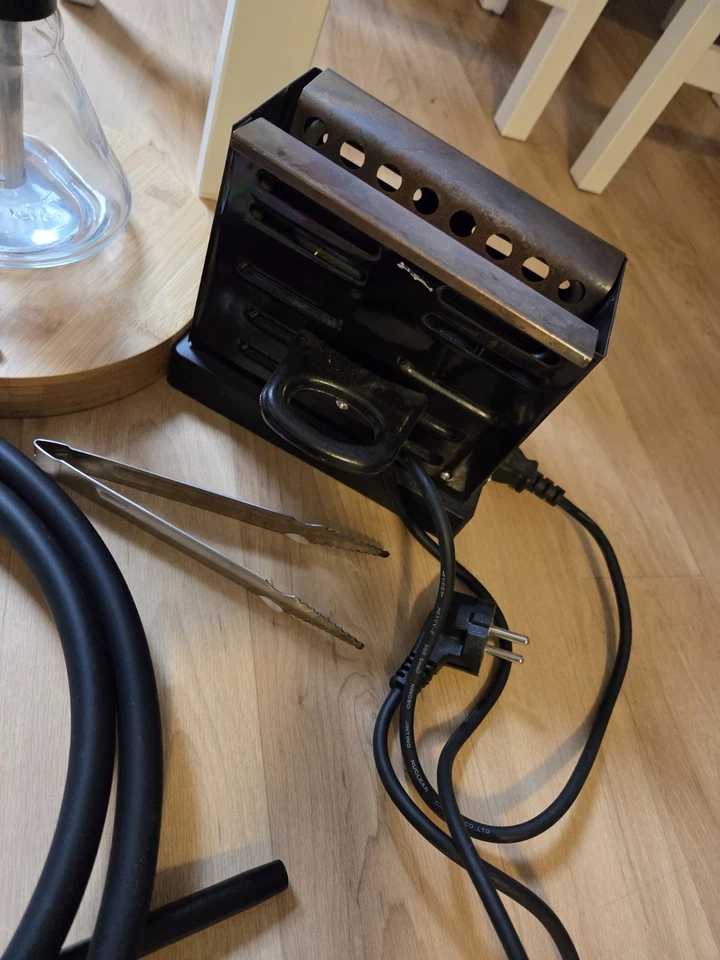 Shisha mit Zubehör: Kohlegrill, Tabakgabel, Mundstücke, Kohlezange, Beleuchtung - Bild 4 von 4