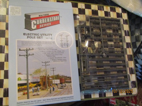 Juego de postes utilitarios eléctricos Walthers Conerstone HO 933-3101 NUEVO EN CAJA 24 postes | Zustand: New