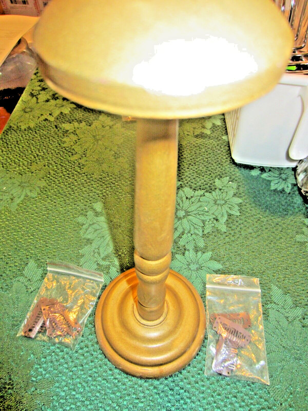 VTG/9 & 1/2-INCH TALLWOOD/TABLE TOP/WIG-HAT STAND