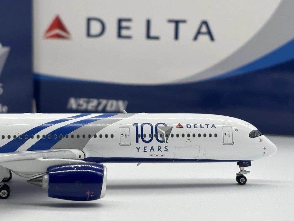 Delta Air Lines A350-900 "100th Aniversary " N527DN 1:400 Scale 04641 Phoenix - Image 4 of 4
