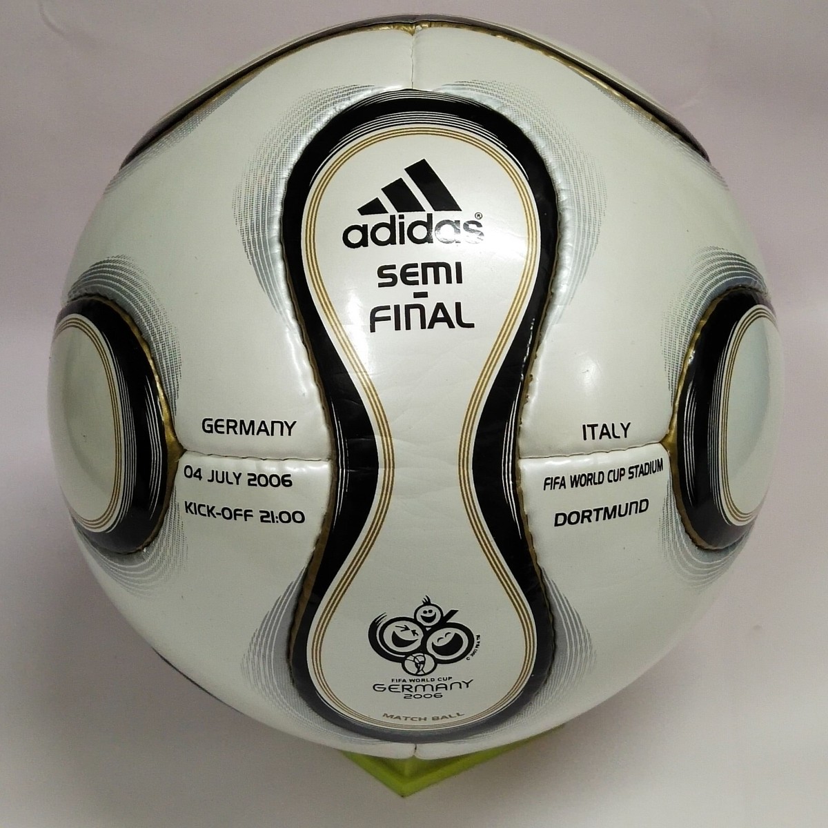 Adidas Teamgeist Berlin FIFA World Cup 2006 Match ball