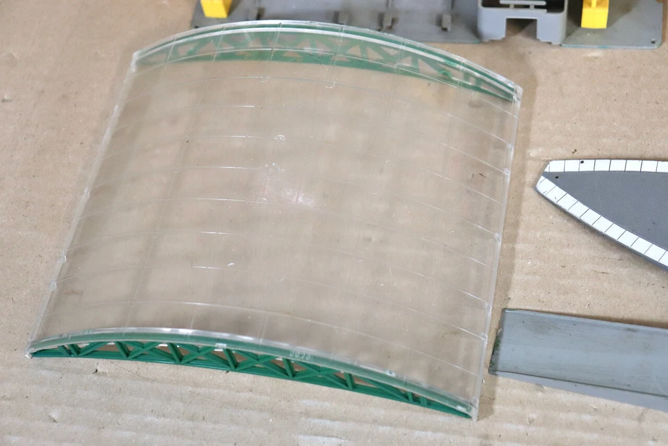 LIMA HORNBY CONTAINER TERMINAL CRANE STATION HOUSE CANOPY & BRIDGE SUPPORT 3ob - Image 3 of 4