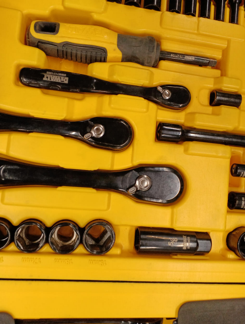 NEW DEWALT Black Chrome Mechanics Tool Set (184-Piece) w NEW DEWALT Black Chrome Mechanics Tool Set (184-Piece) w