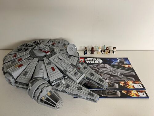 LEGO Star Wars 7965: Millennium Falcon 2011 (99% Complete + Instructions) - Picture 1 of 15