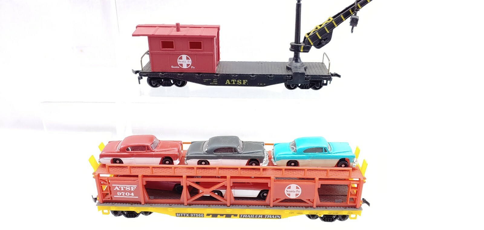 HO Gauge Santa Fe ATSF Derrick Crane, Auto Loader w/ 5 Cars and High Cube Boxcar