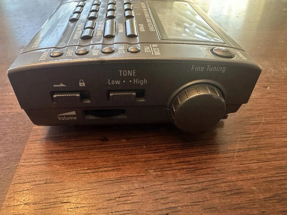 Receptor de banda mundial Eton E100 FM/AM/SW piezas de radio antena está rota Foto 2 de 4