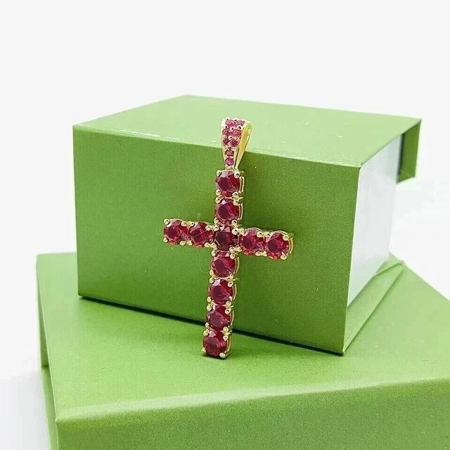Colgante Cruz Mujer Rubí Rojo Simulado Corte Redondo 2Ct enchapado en Oro Amarillo 14k Foto 3 de 4