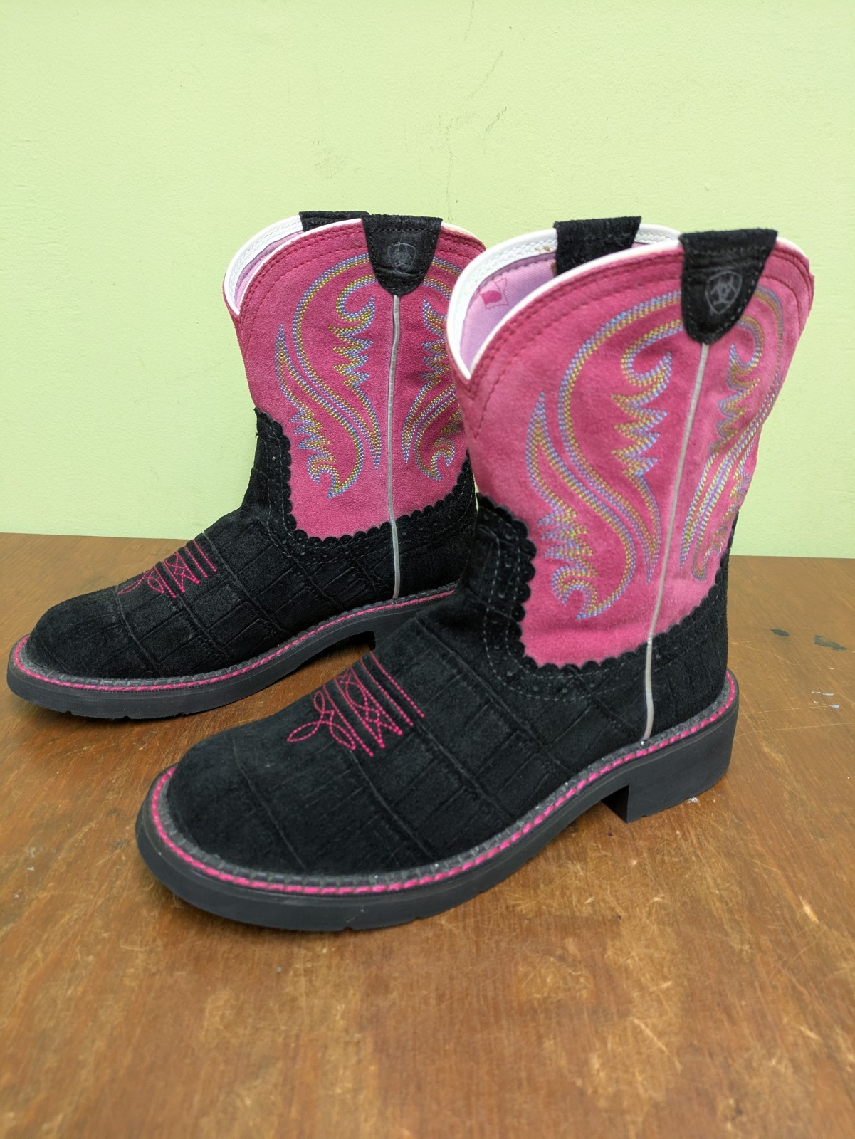 Ariat Fatbaby Heritage Black Pink Alligator Print Suede Western Boots Size 7 B