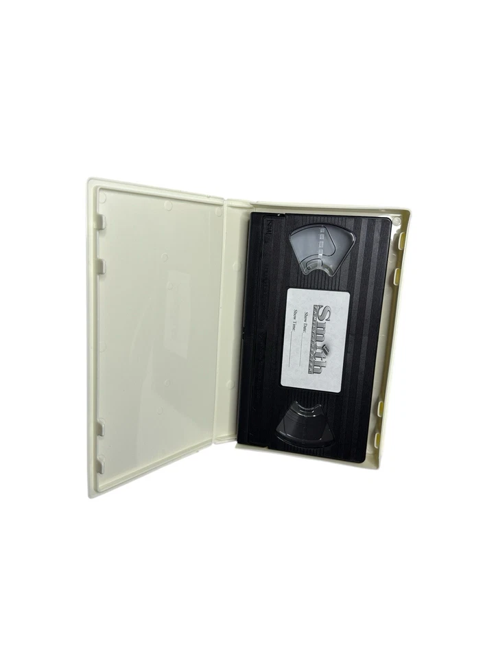 SMITH Family Theater VHS Voted Best Show 3 Years In A Row 06-03-2005 VTG Signed - Imagem 3 de 3