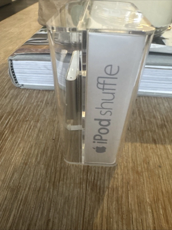 BRAND NEW SEALED Apple A1204 1GB 2nd Generation iPod Shuffle - Silver SKU-PVTE - Image 3 of 4