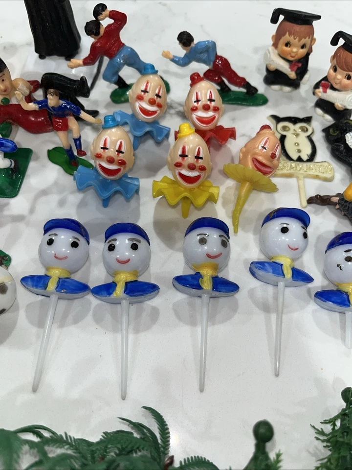 Lote de enfeites de cupcake vintage palhaços escoteiros futebol formatura anos 70’ - Imagem 4 de 4