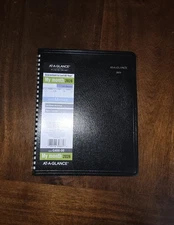 AT-A-GLANCE 2023 9" x 11" 15 Months Planner - Black (7026005)