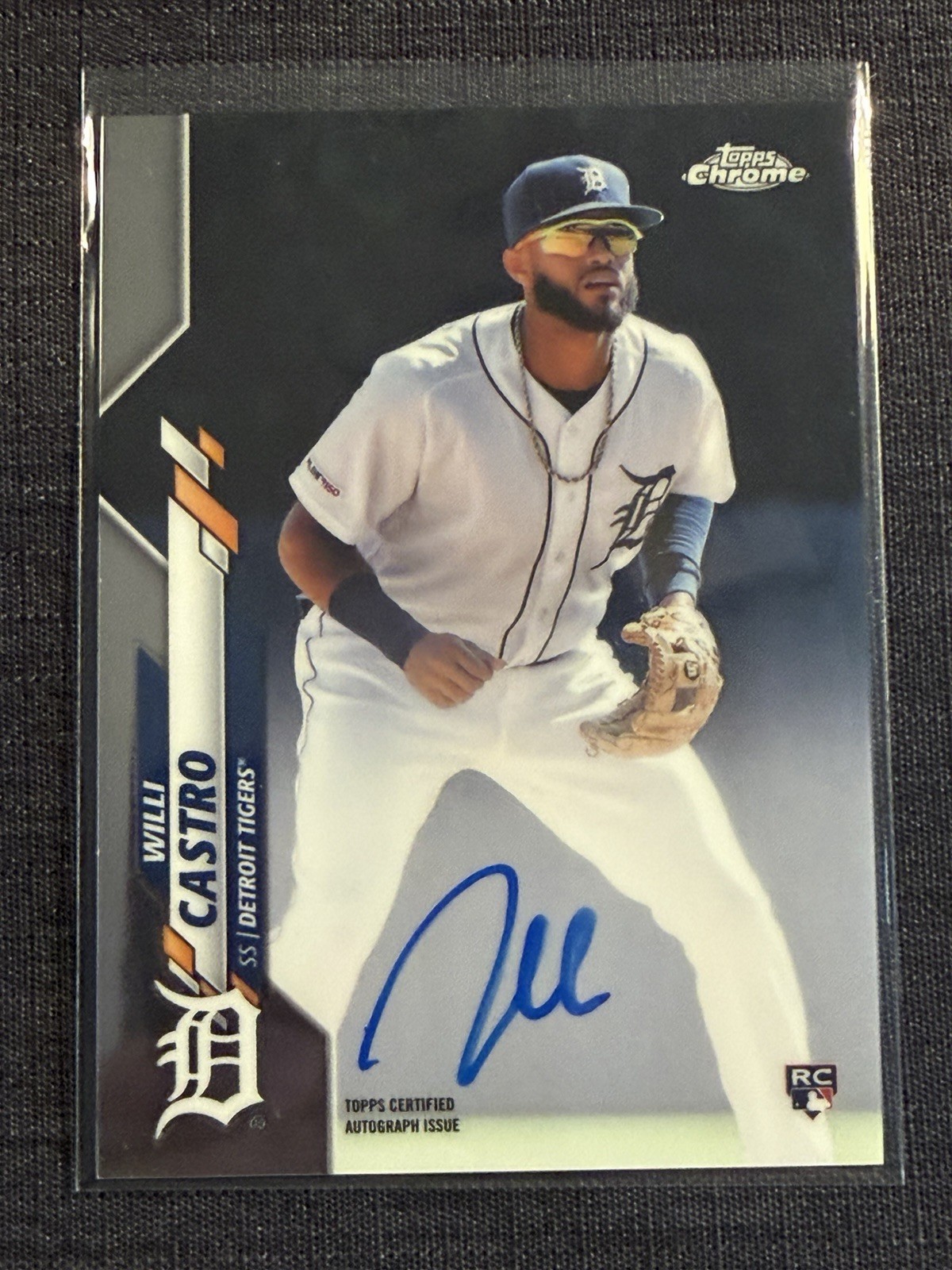 2020 Topps Chrome - Rookie Autographs Willi Castro #RA-WC (AU, RC)