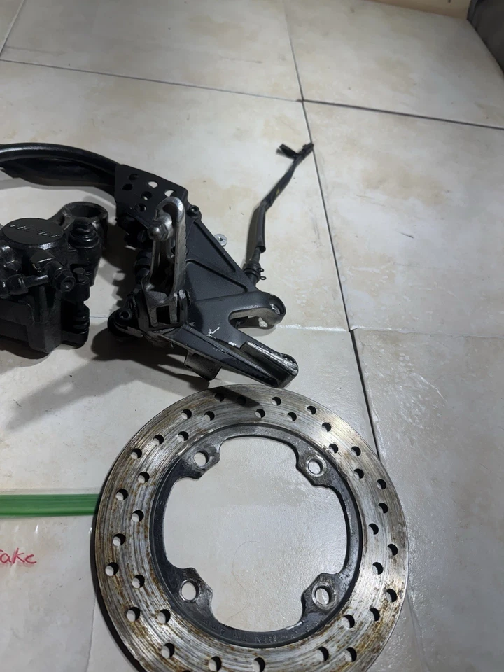 Pinza de freno trasera Honda CBR 600 600rr 2003 2004 con rotor de freno  Foto 4 de 4