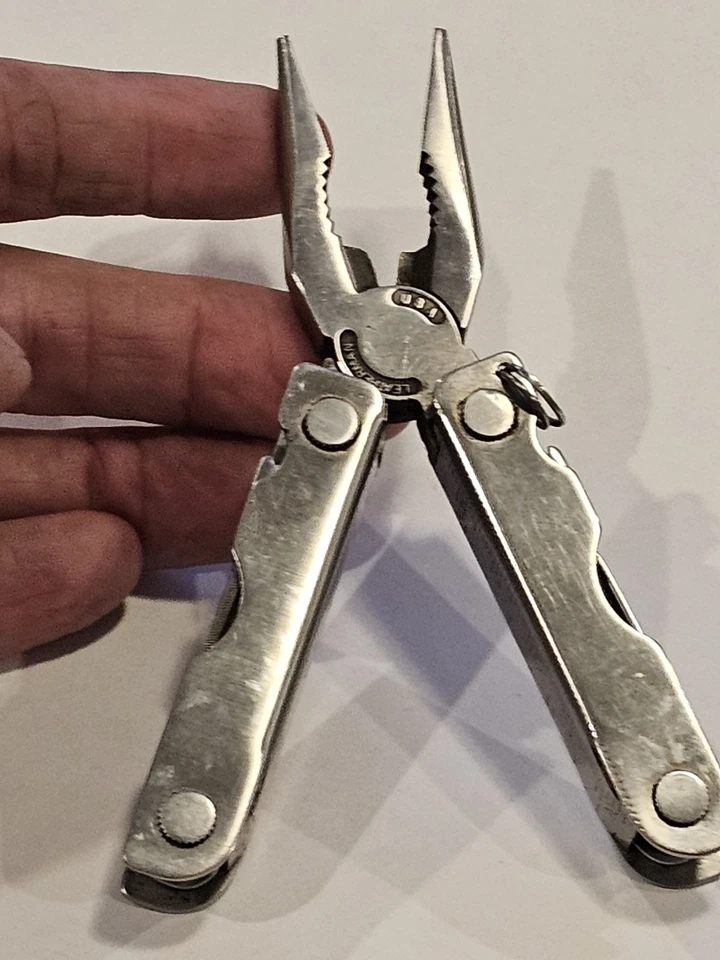 Mini herramienta Leatherman - Primera producción - En blanco ambos lados - EXTREMADAMENTE RARA Foto 2 de 4