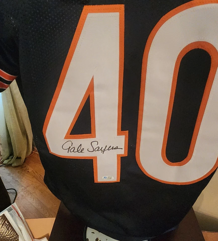 Camiseta deportiva autografiada con certificación de los Chicago Bears de Gale Sayers Foto 3 de 4