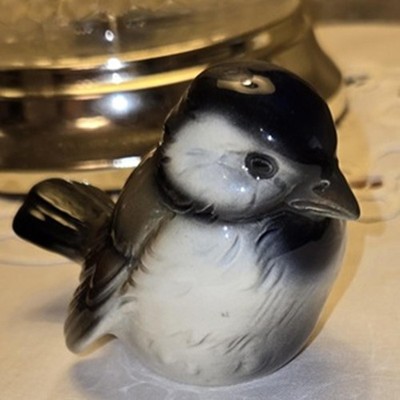 Vintage Goebel Porcelain Blue Throat Sparrow Bird Figurine - TMK-6, 38074