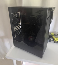 Selling a black ATX gaming PC case in good condition. The tempered glass side pa